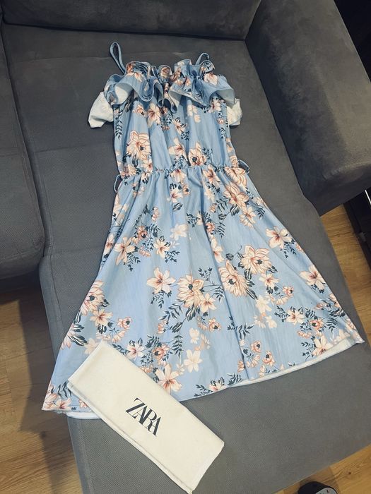 Piekna sukienka blekitna w kwiaty rozm xs