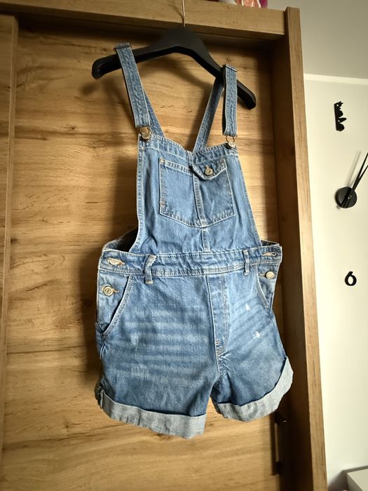 Spodenki ogrodniczki jeansowe bershka