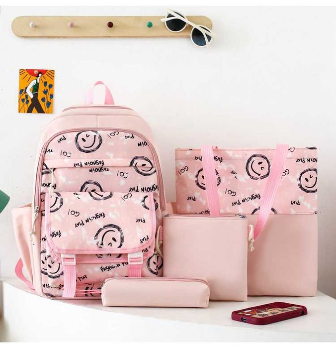 Школьный рюкзак новый набор в комплекте + 3 значка