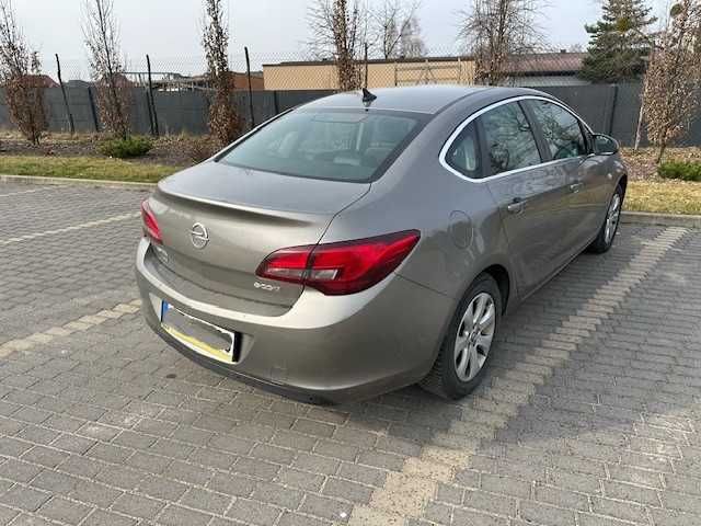 Opel Astra J sedan LPG