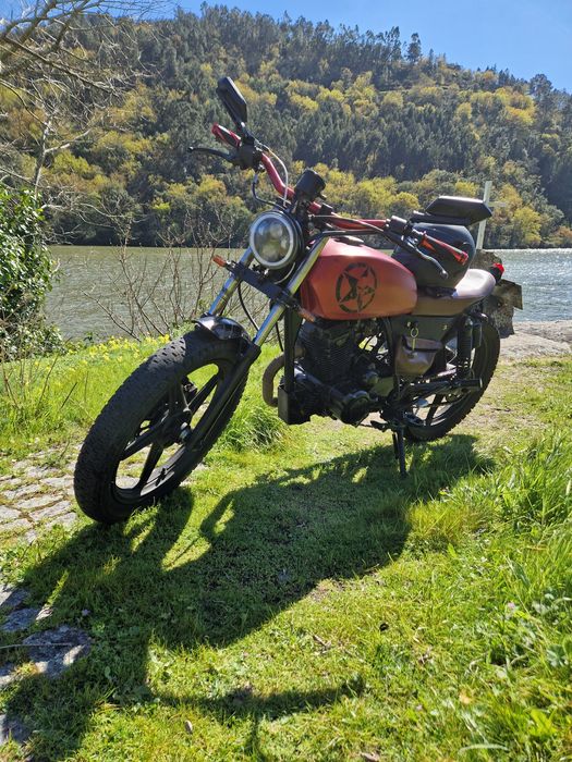 Moto 125 4t 11cv costumizada "Café Racer "