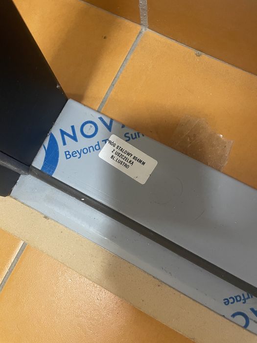 Nowa ościeżnica do drzwi wejściowych ze stalow progiem