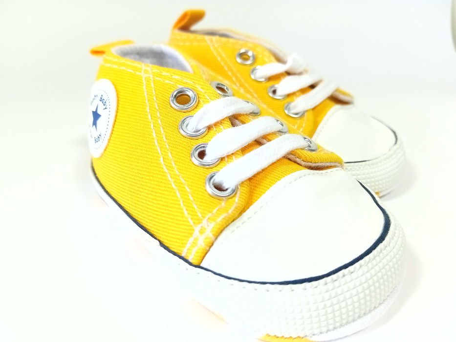 Ténis bebé novos - tamanho 11 - amarelo