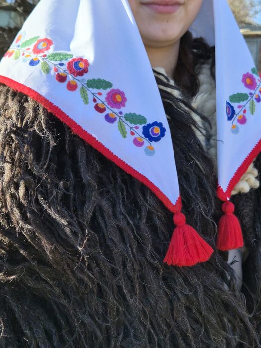 Українська вишита хустка