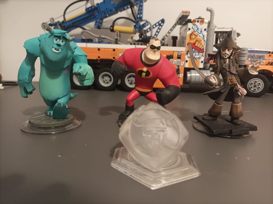 Jogo Infinity 2.0 PS3 com figuras