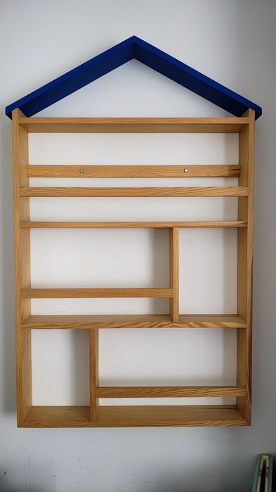 Półka domek na książki