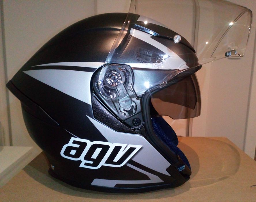 Capacete K5 jet, da AGV