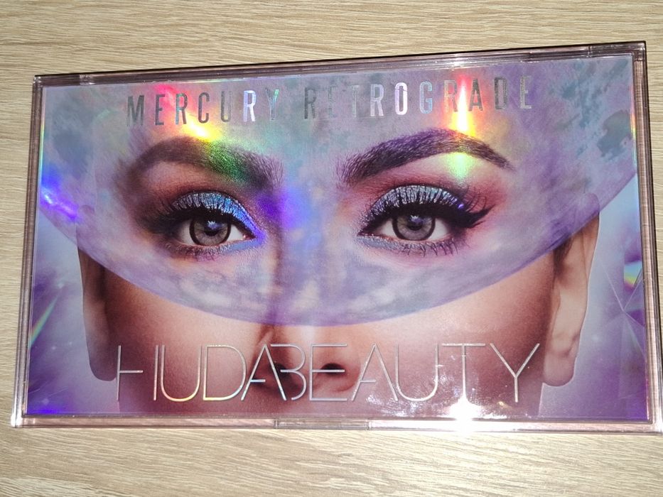 Huda Beauty paleta cieni Mercury Retrograde