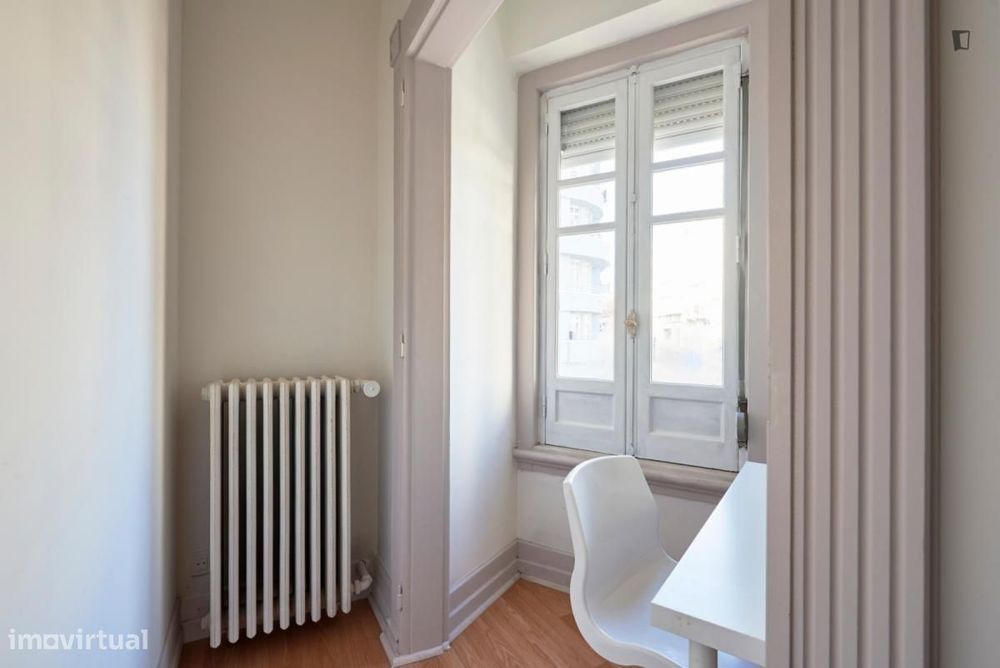 Quarto - localizado em Marquês de Pombal Lisbon