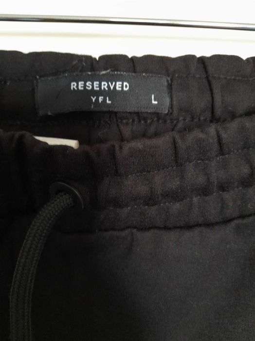 Czarne spodnie Reserved r .L