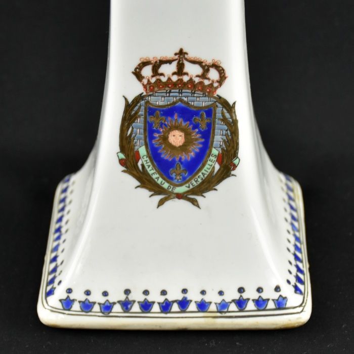 Castiçal em Porcelana com brasão “Chateau de Versailles”