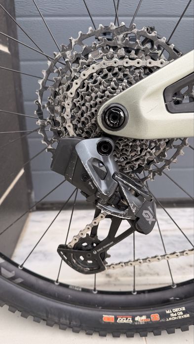 Pivot Firebird 2022 – Öhlins RXF38 + TTX2