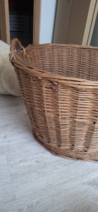 Duży wiklinowy kosz