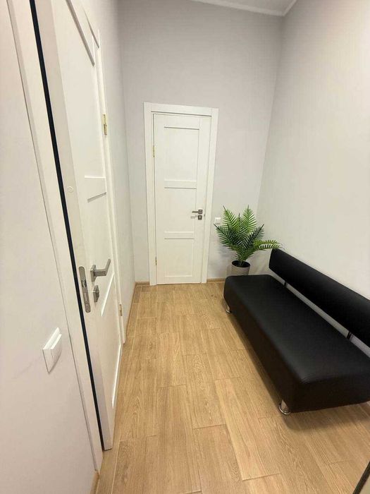 Продаж комерційного приміщення 76 кв.м. в р-ні Поділля - Слов'янка.