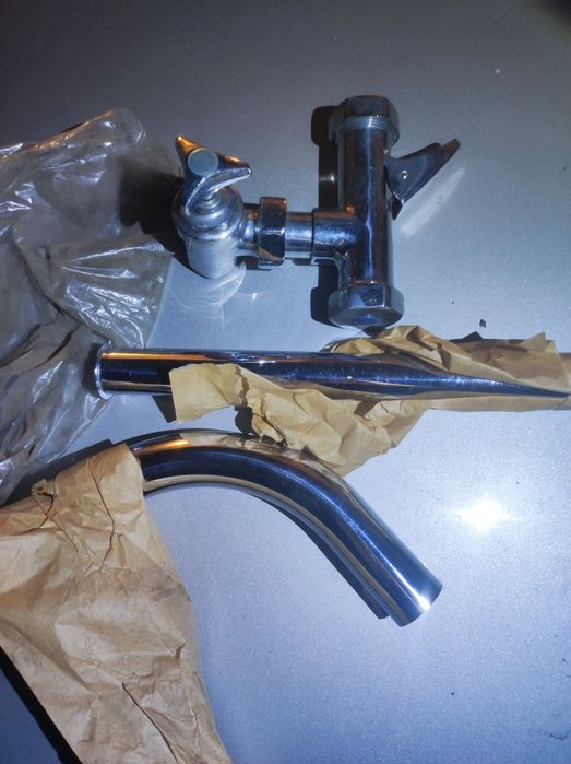 Краны, вентиля ,тройники , чугунные,латунные .СССР.