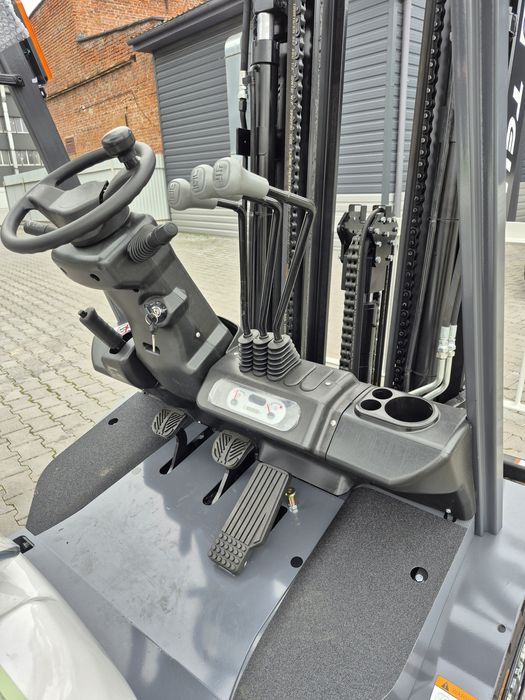 Новий вилковий навантажувач, погрузчик TEU