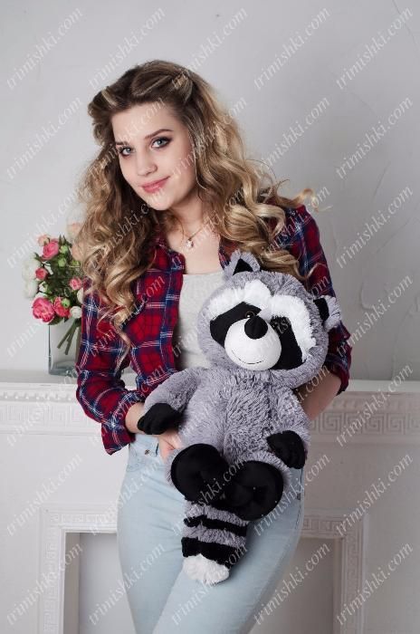 М'який плюшевий єнот