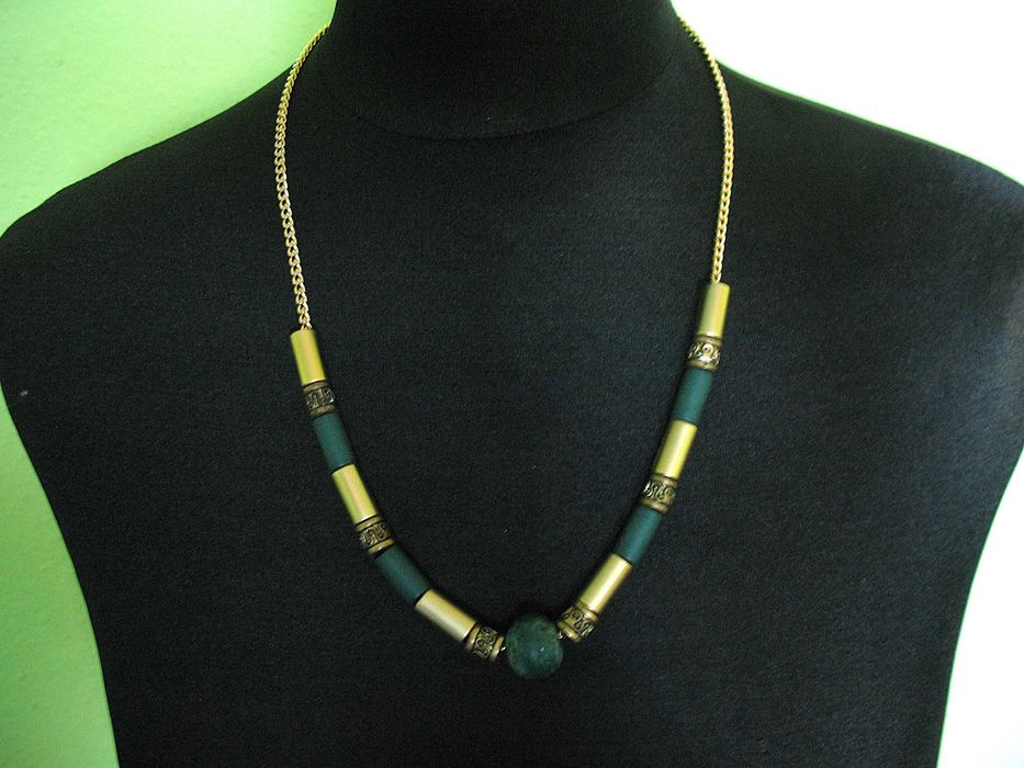 Korale - naszyjnik w kolorach zieleni - długość 59 cm