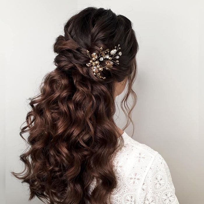 Зачіски, плетіння, укладки. Стиліст по зачіскам. Троєщина