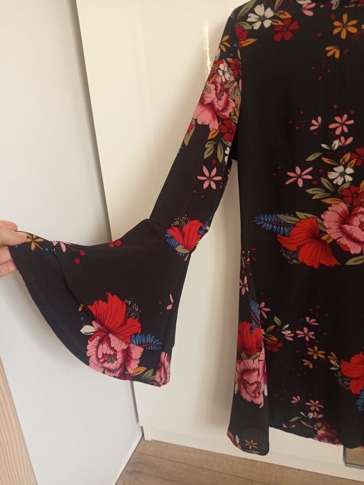 Sukienka mini w kwiaty