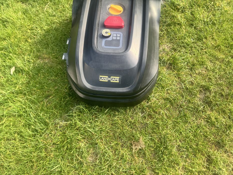 Robot koszący Landxcape do 800 m² + stacja  | sprawny