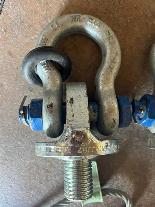 Гаки, завіси металічні