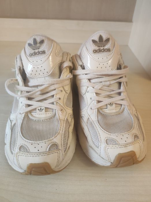Продаються кросівки Adidas