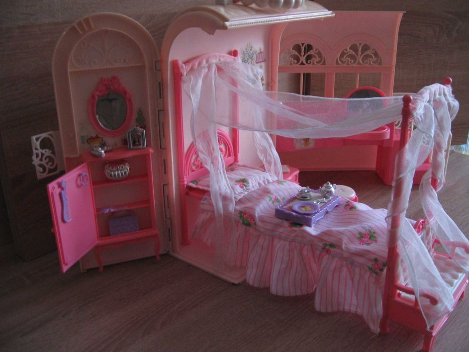 Domek dla lalek Barbie w walizce - Unikat