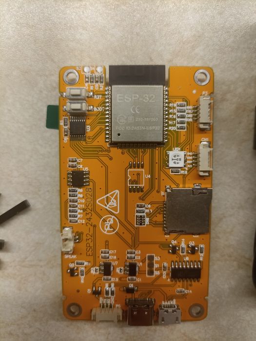 Нова плата ESP32-CYD-2432S028 Wifi+Bluetooth