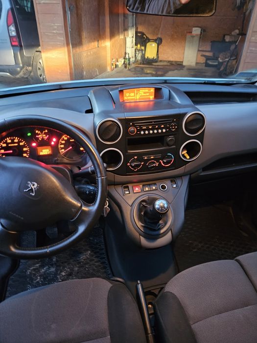 Peugeot Partner Long 3-osoby 1,6 HDi