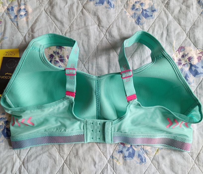 Спортивный бюстгальтер Triumph Triaction Cardio Cloud P EX.