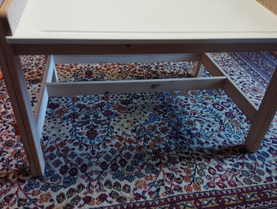 Mesa de actividade para crianças