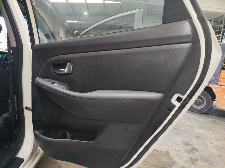 Forra porta / quartela trás direita KIA Carens IV