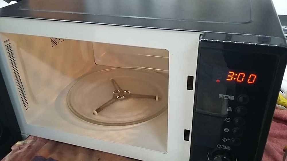 Kuchenka Mikrofalowa Electrolux z Grzałką Czysta Mikrofala Transport