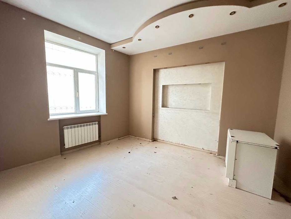 Оренда офісу на першому поверху, вул. Мазепи (67 кв.м.)