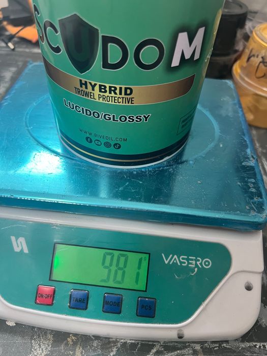 Rivedil SCUDO M HYBRID – żywica jednoskładnikowa do mikrocementu – połysk – ~1 kg