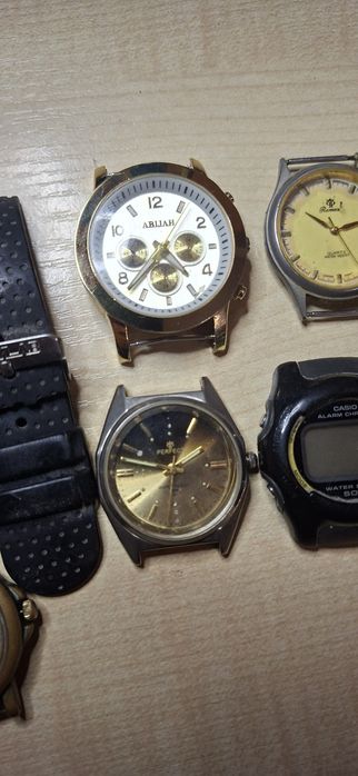 Zestaw zegarków na baterie