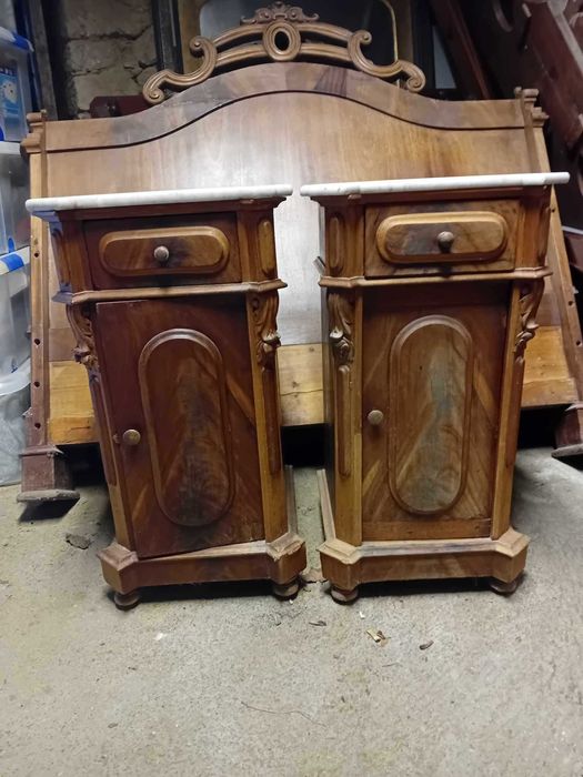 Mesas de Cabeceira com tampo em mármore