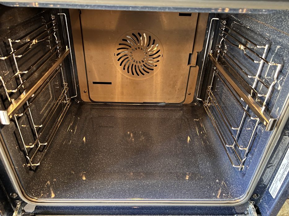 Духовка чорна Samsung (Малайзія)