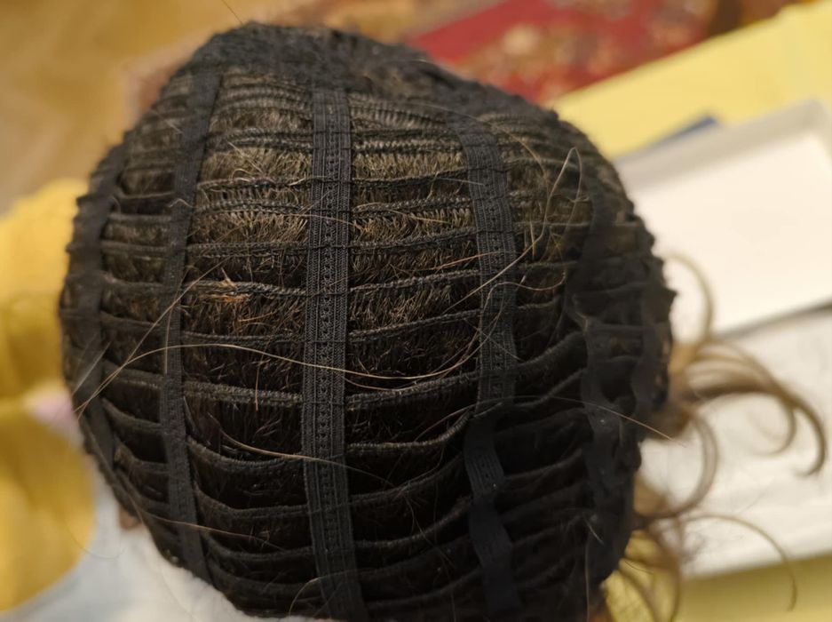 Peruka syntetyczna - kręcone włosy