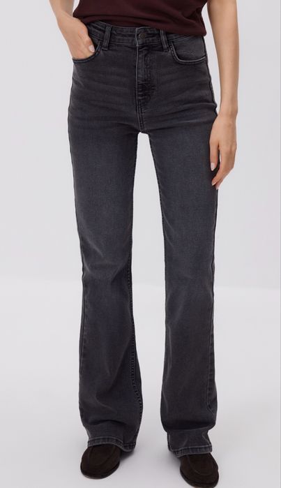 Трендовые джинсы клеш - reserved