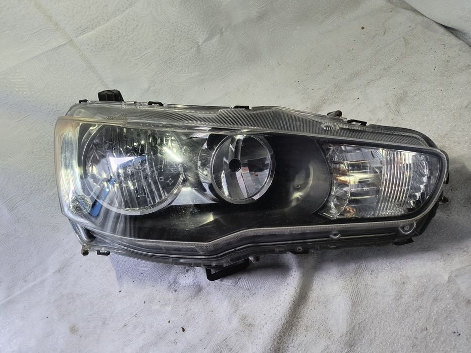 Lampa prawa Mitsubishi Lancer IX Europa reflektor przedni
