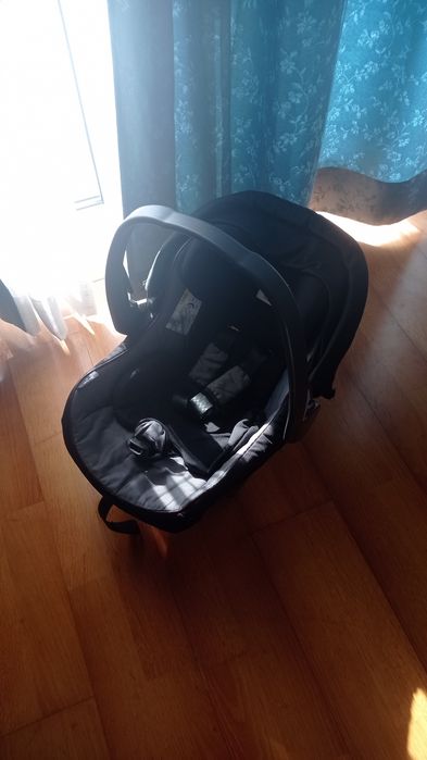Trio Peg-Perego com cadeira alcofa, ovinho e suporte para carro