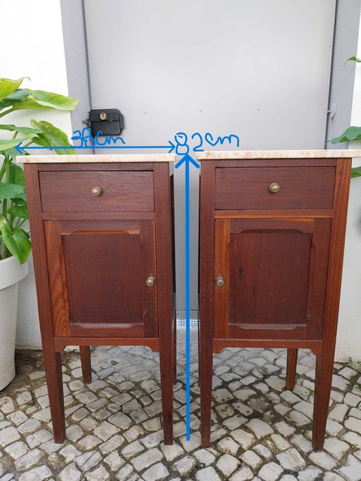 Conjunto de 3 sofás em madeira e 2 mesinhas de cabeceira com tampo de mármore