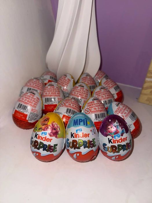 Кіндер шоколад з іграшкою