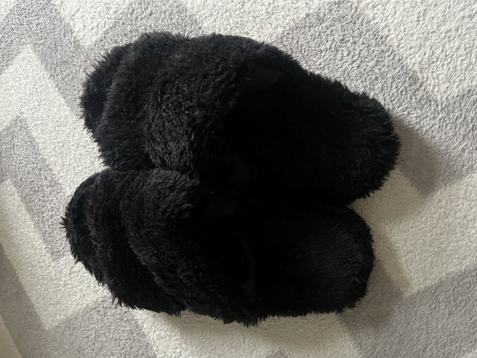 Czarne damskie puchate kapcie 39