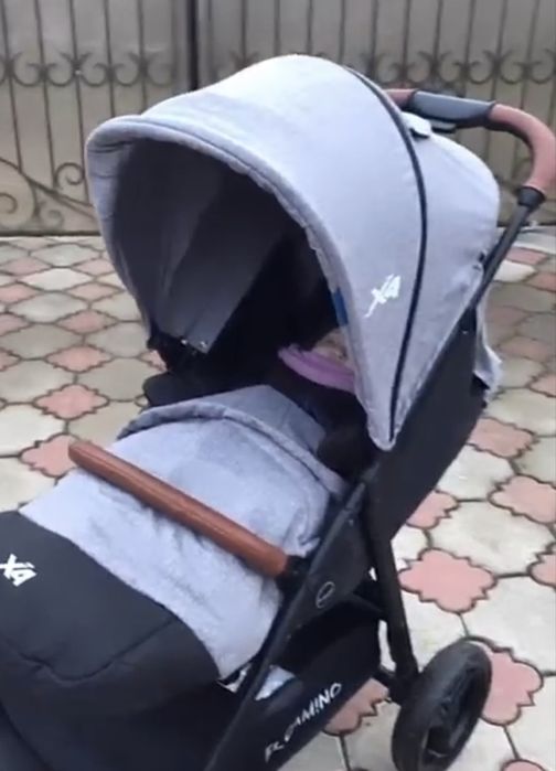 Прогулянкова коляска