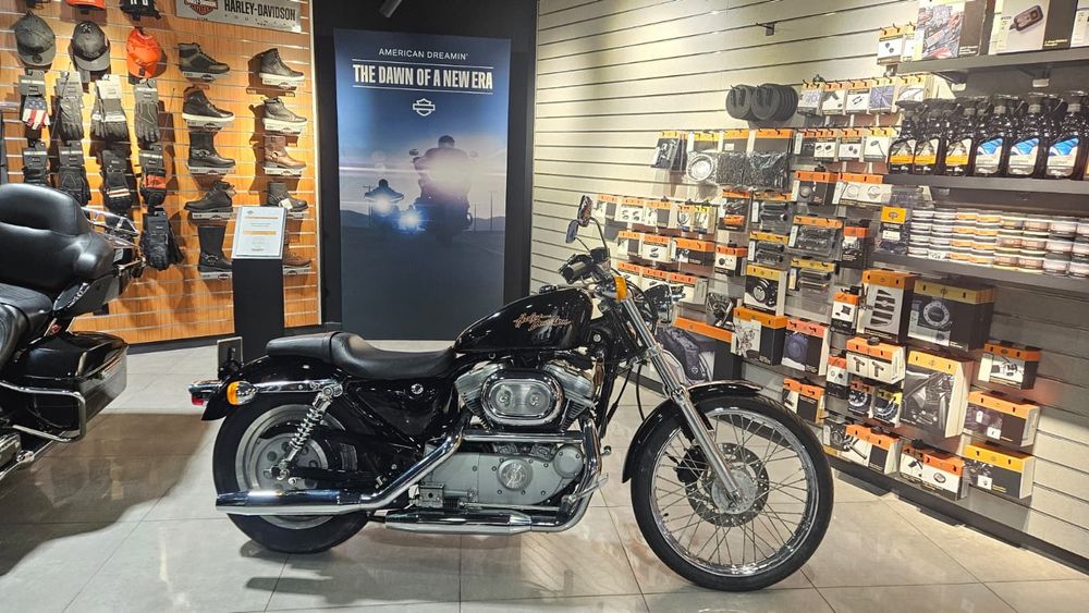 Harley-Davidson 883 Custom