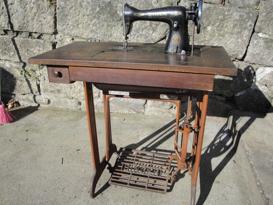 Promoção 140 EUROS - Máquina de costura singer