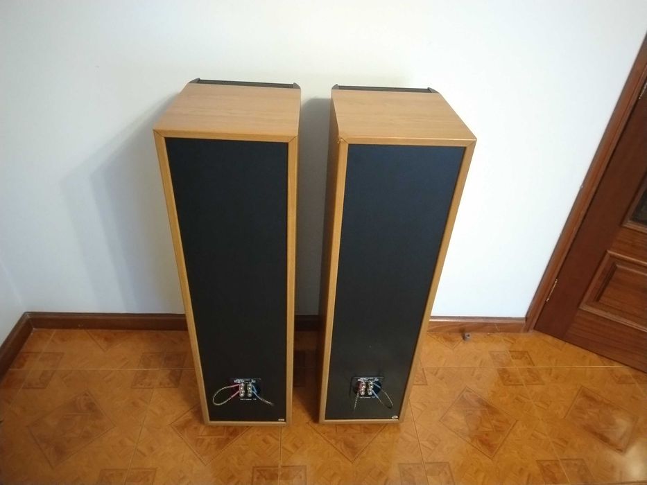 Par colunas Hi-Fi Jamo Classic 10